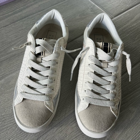 Shu Shop Ruby Sneaker size 7 - Picture 1 of 7